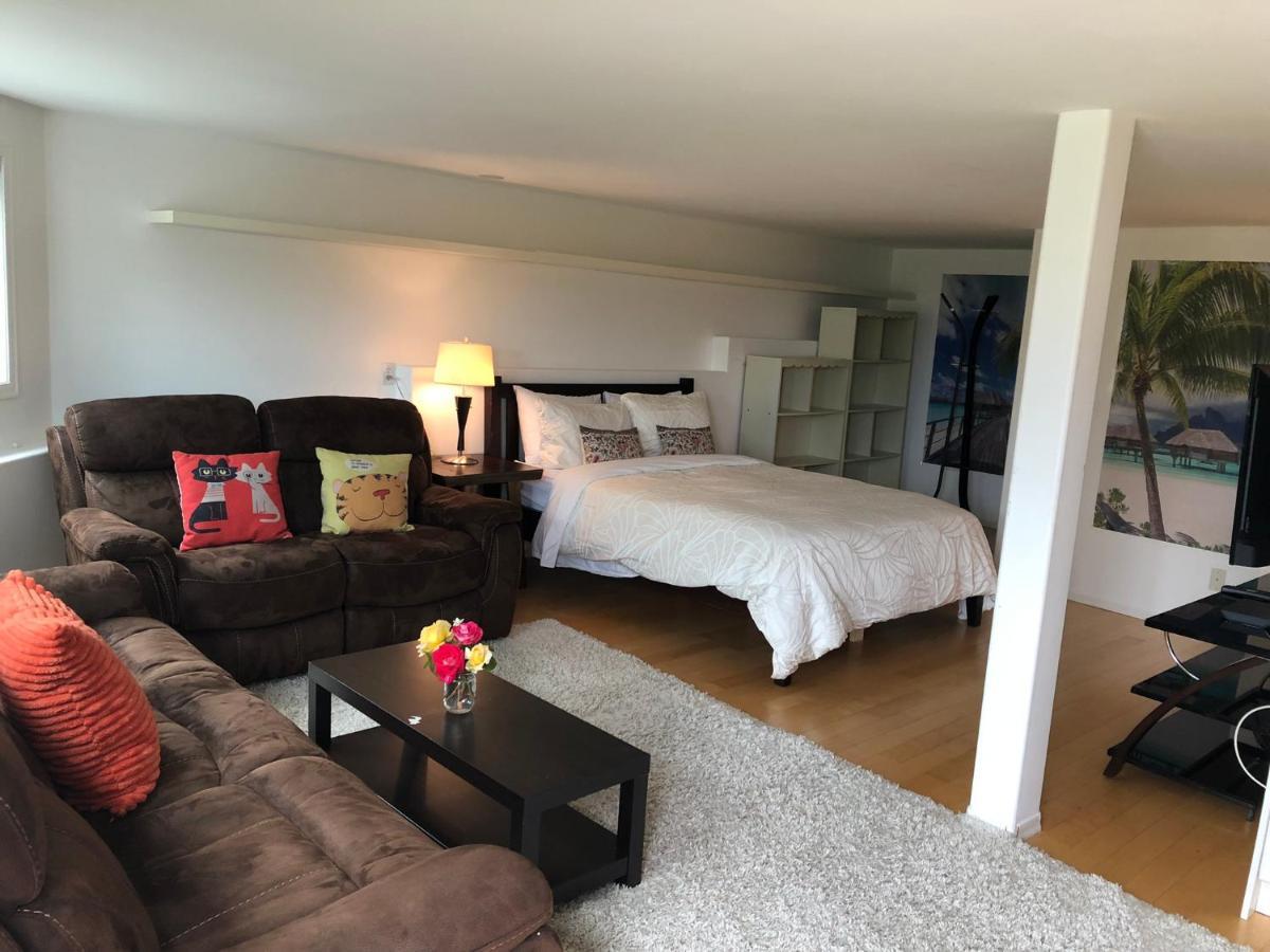 One Bedroom Suite Near Hillside Mall Oak Bay Exterior photo